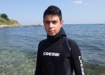 13χρονος Ρομπέν των... θαλασσών καθαρίζει το βυθό από πλαστικά και άλλα αντικείμενα