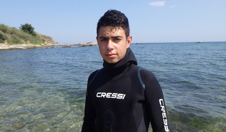 13χρονος Ρομπέν των... θαλασσών καθαρίζει το βυθό από πλαστικά και άλλα αντικείμενα