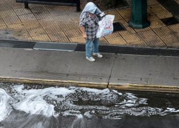Καιρός: Βροχές και καταιγίδες την Κυριακή, πέφτει λίγο η θερμοκρασία