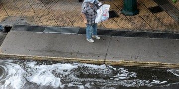 Καιρός: Βροχές και καταιγίδες την Κυριακή, πέφτει λίγο η θερμοκρασία