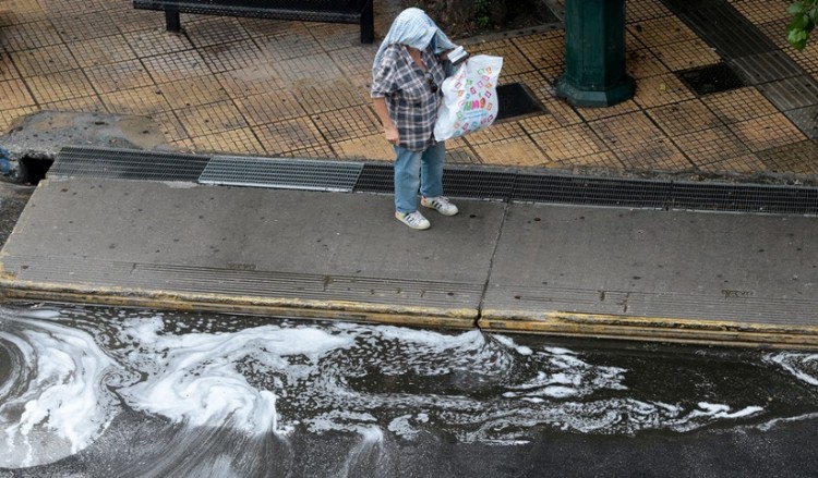Καιρός: Βροχές και καταιγίδες την Κυριακή, πέφτει λίγο η θερμοκρασία