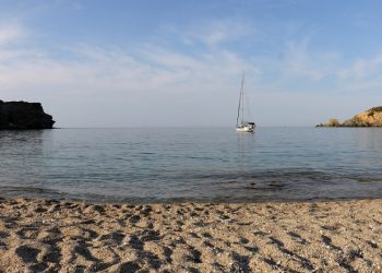 Καιρός σήμερα: Ζέστη και τοπικές μπόρες