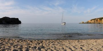 Καιρός σήμερα: Ζέστη και τοπικές μπόρες