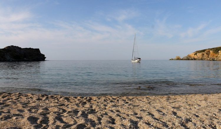 Καιρός σήμερα: Ζέστη και τοπικές μπόρες