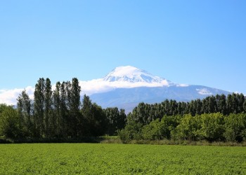 Στο μυθικό Όρος Αραράτ το πρώτο χιόνι της χρονιάς (φωτο)