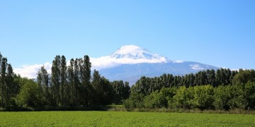 Στο μυθικό Όρος Αραράτ το πρώτο χιόνι της χρονιάς (φωτο)