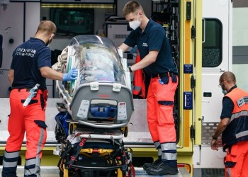 Ο Ναβάλνι μεταφέρθηκε στο Βερολίνο με τη βοήθεια μιας γερμανικής ΜΚΟ