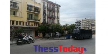 Αστυνομική επιχείρηση σε υπό κατάληψη κτήριο στη Θεσσαλονίκη