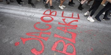 ΗΠΑ: Μαχαίρι βρέθηκε στο όχημα του 29χρονου Αφροαμερικανού Τζέικομπ Μπλέικ