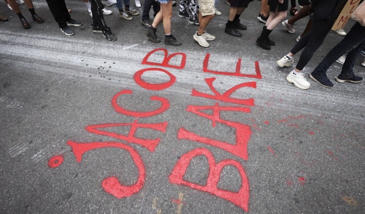 ΗΠΑ: Μαχαίρι βρέθηκε στο όχημα του 29χρονου Αφροαμερικανού Τζέικομπ Μπλέικ