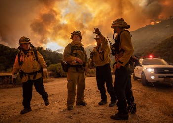 Καλιφόρνια: Εκκενώνονται σπίτια βόρεια του Λος Άντζελες λόγω γιγαντιαίας πυρκαγιάς (φωτο)