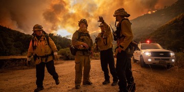 Καλιφόρνια: Εκκενώνονται σπίτια βόρεια του Λος Άντζελες λόγω γιγαντιαίας πυρκαγιάς (φωτο)