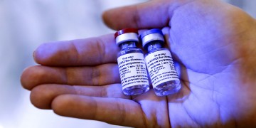 Ρωσία: Δημοσιογράφοι κρατικών ΜΜΕ ήταν μεταξύ των πρώτων που εμβολιάστηκαν κατά της Covid-19