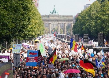 Βερολίνο: Η αστυνομία διέλυσε διαδήλωση αρνητών του κορονοϊού