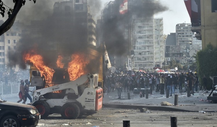 Λίβανος: «Πεδίο μάχης» η Βηρυτός – Νεκρός αστυνομικός (βίντεο)