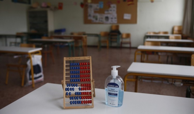Σχολεία: Ανοίγουν κανονικά με όλους τους μαθητές, μάσκες και αντισηπτικά