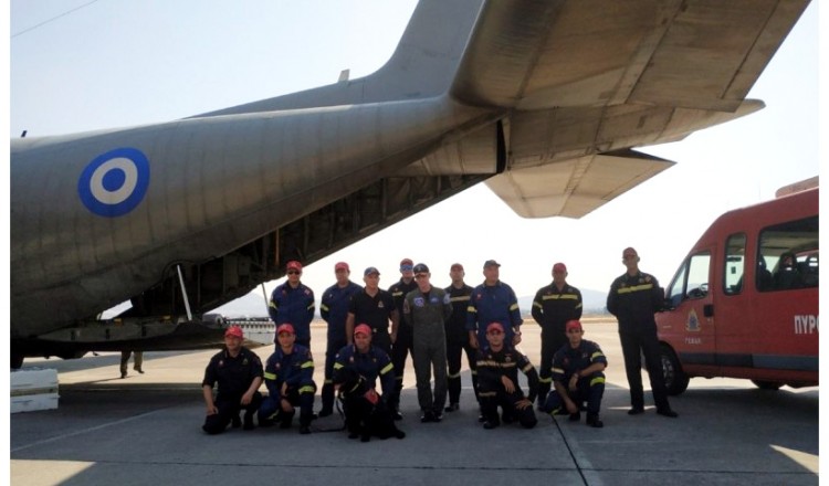 Διασώστες της Πυροσβεστικής στον Λίβανο, μετά τη φονική έκρηξη