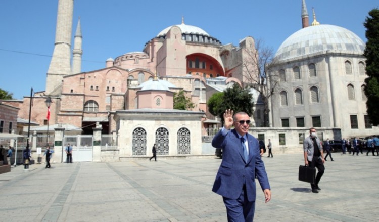 Αμετανόητος και εκνευρισμένος ο Ερντογάν – Η Τουρκία συνεχίζει τις γεωτρήσεις (φωτο, βίντεο)