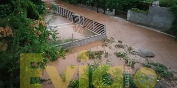 Η κακοκαιρία χτύπησε την Εύβοια: Πλημμύρες, απεγκλωβισμοί και καταστροφές