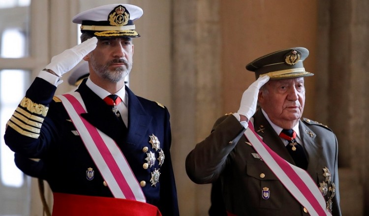 Ισπανία: Αυτοεξορίστηκε ο τέως βασιλιάς Χουάν Κάρλος, που ερευνάται για διαφθορά