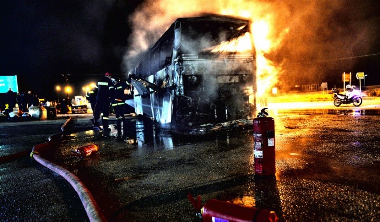 Φωτιά σε λεωφορείο που εκτελούσε το δρομολόγιο Ιωάννινα-Αθήνα