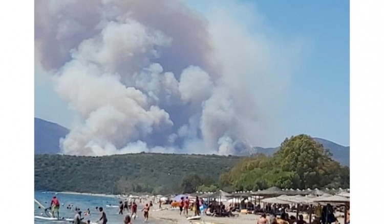 Μεγάλη φωτιά στην Ανατολική Μάνη – Σε δύο μέτωπα κινείται η πυρκαγιά