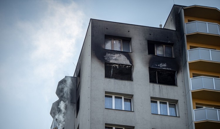 Πυρκαγιά σε πολυκατοικία στην Τσεχία: 11 νεκροί, μεταξύ αυτών 3 παιδιά