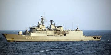 Κρήτη: Μάζεψαν φαγητά και έκαναν... ντελίβερι στη φρεγάτα «Σπέτσαι» (βίντεο)