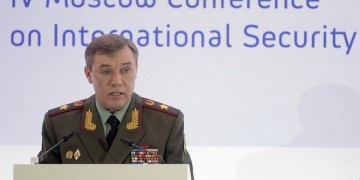 Η Μόσχα κατηγόρησε τις ΗΠΑ ότι εμπόδισαν ρωσικά τεθωρακισμένα οχήματα στη Συρία (βίντεο)