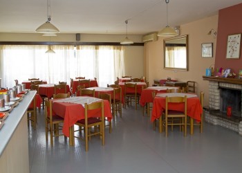 Η Δόμνα Μιχαηλίδου στη Μονάδα Φροντίδας Ηλικιωμένων «Οίκος Γαλήνης» της Εστίας Νέας Σμύρνης