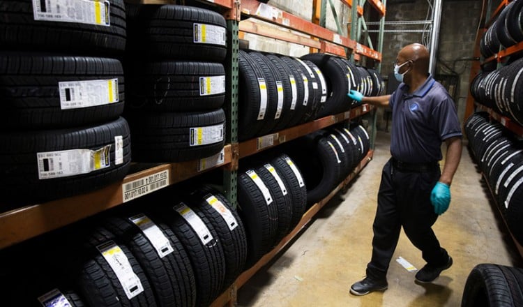 ΗΠΑ: Ντόναλντ Τραμπ εναντίον... ελαστικών Goodyear