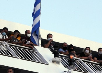 Σχεδόν τα μισά νέα κρούσματα σε Θεσσαλονίκη και Αττική