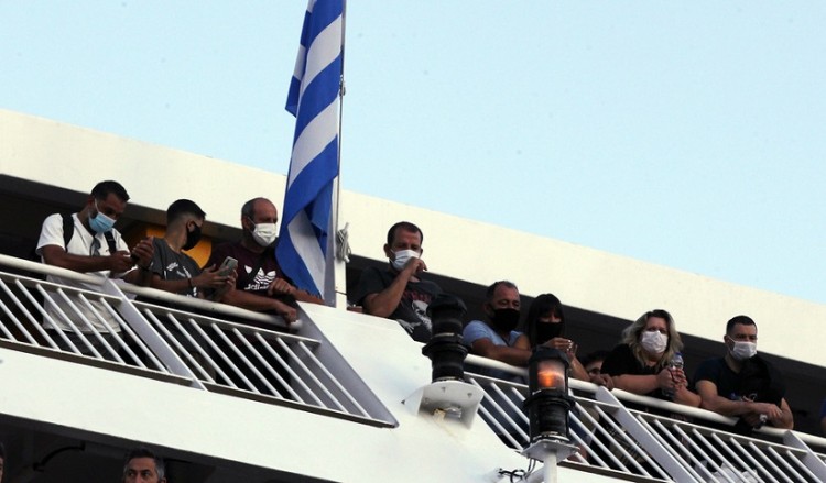 Σχεδόν τα μισά νέα κρούσματα σε Θεσσαλονίκη και Αττική