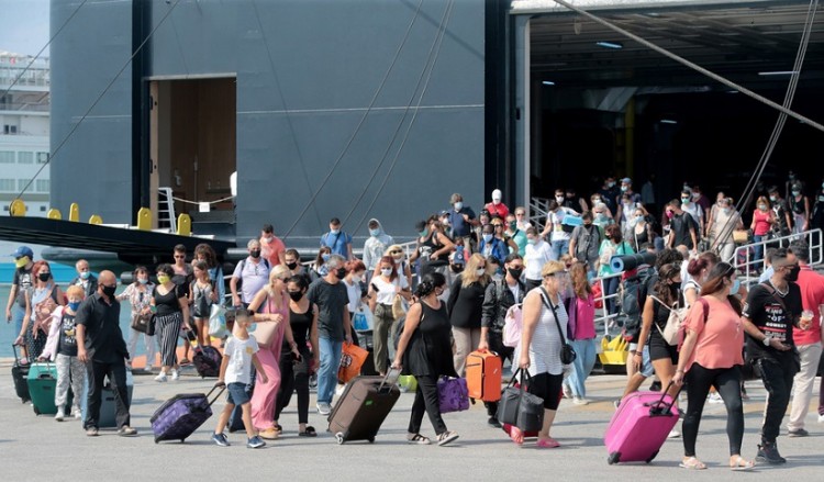 Κορονοϊός: Επιπλέον έλεγχοι στα λιμάνια ενόψει της επιστροφής των εκδρομέων