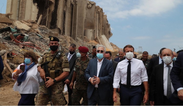 Επιμένει ο Μακρόν στη διεθνή έρευνα για την έκρηξη στη Βηρυτό