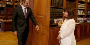 «Η Δημοκρατία νίκησε» λένε Σακελλαροπούλου-Μητσοτάκης για τη Χρυσή Αυγή