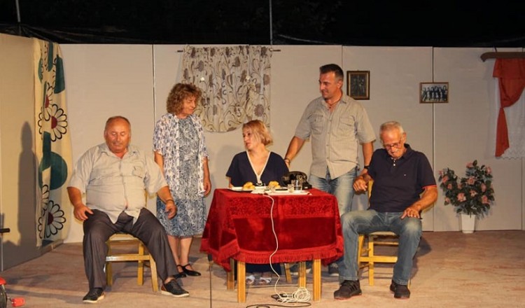 Θερμό χειροκρότημα για την ποντιακή κωμωδία «Το ράσον 'κ' ευτάει τον καλόγερον»