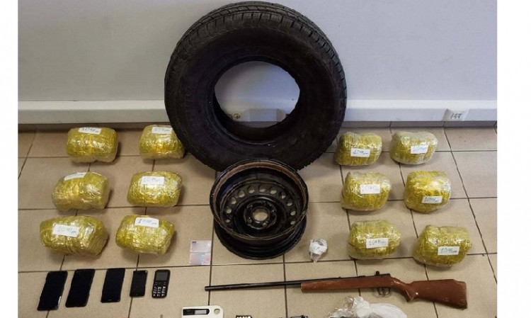 Θεσσαλονίκη: Βρέθηκαν ναρκωτικά σε ρεζέρβα αυτοκινήτου (βίντεο, φωτο)