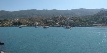 Πόρος: Περιοριστικά μέτρα για μπαρ, πάρτι, λαϊκές αγορές στο νησί λόγω κορονοϊού