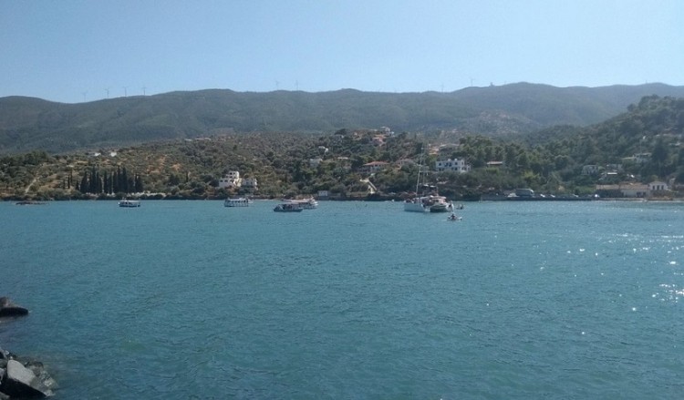 Πόρος: Περιοριστικά μέτρα για μπαρ, πάρτι, λαϊκές αγορές στο νησί λόγω κορονοϊού