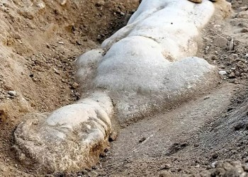 Τεράστιο άγαλμα σάτυρου βρέθηκε στη Σμύρνη