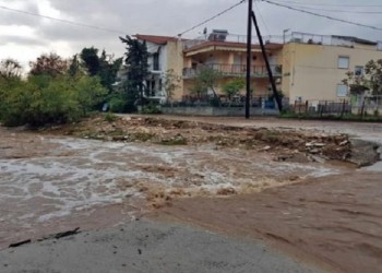 Θάσος: Πλημμύρισαν σπίτια και καταστήματα από την ισχυρή καταιγίδα – Εγκλωβίστηκαν άνθρωποι