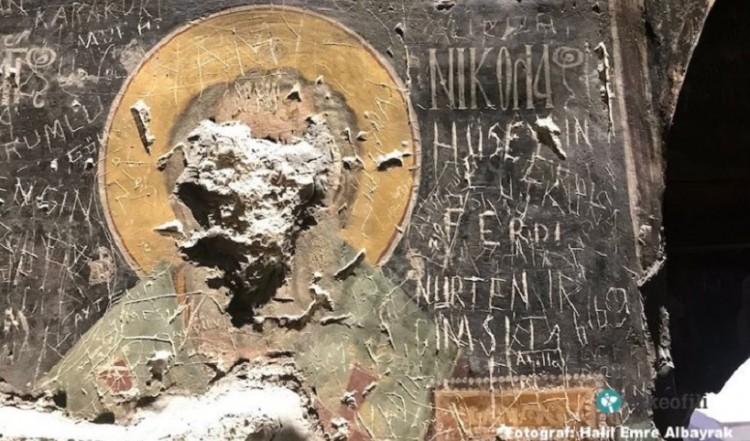 Παναγία Σουμελά: Οργή και θλίψη για τους βανδαλισμούς των τοιχογραφιών της ιστορικής μονής (φωτο)