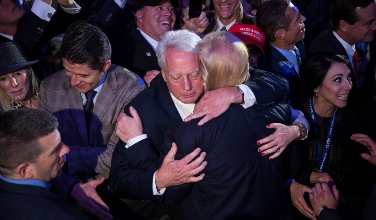 Άρρωστος σε νοσοκομείο της Νέας Υόρκης ο αδερφός του Τραμπ (φωτο)