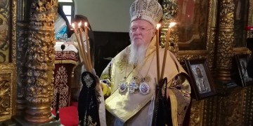 Άγιοι Θεόδωροι Ίμβρου: Ο Πατριάρχης Βαρθολομαίος τέλεσε Θεία Λειτουργία στον πανηγυρίζοντα ναό του χωριού του (βίντεο)