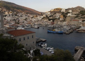 Πού να κολυμπήσετε στην Ύδρα και στο Αγκίστρι