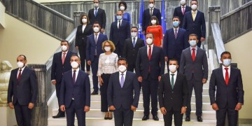 Η κυβέρνηση Ζάεφ εξασφάλισε ψήφο εμπιστοσύνης από τη Βουλή