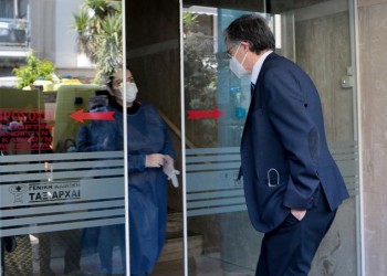 Στο γηροκομείο με τα 32 κρούσματα ο Τσιόδρας – «Η Αθήνα δεν πάει καλά»