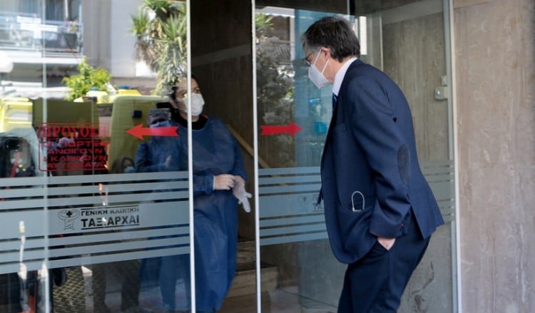 Στο γηροκομείο με τα 32 κρούσματα ο Τσιόδρας – «Η Αθήνα δεν πάει καλά»