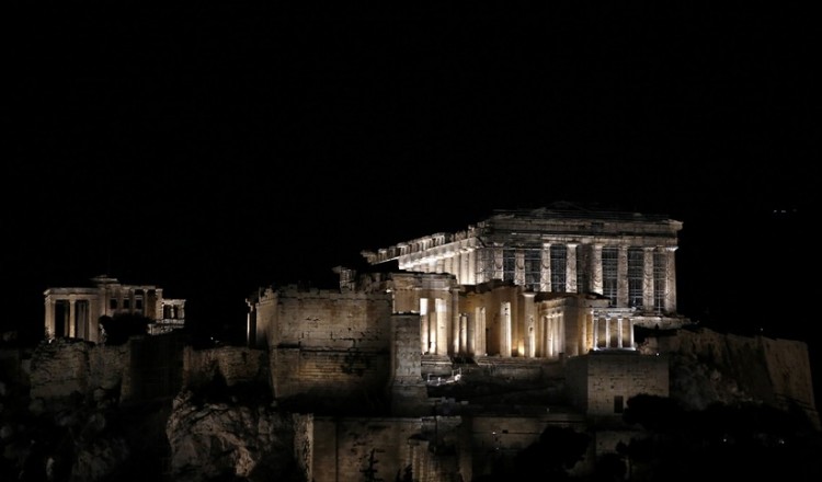 Φαντασμαγορική αλλαγή του φωτισμού στην Ακρόπολη (βίντεο)